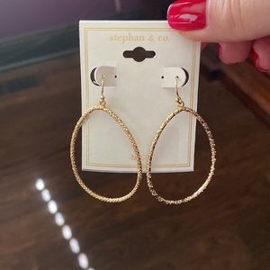 STEPHAN & CO NWT GOLD OPEN OVAL HOOPS